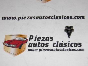 Grapa Fijación Paneles Interiores Renault Clio II/RS V6, Kangoo I, Laguna I,... Ref:7703077354